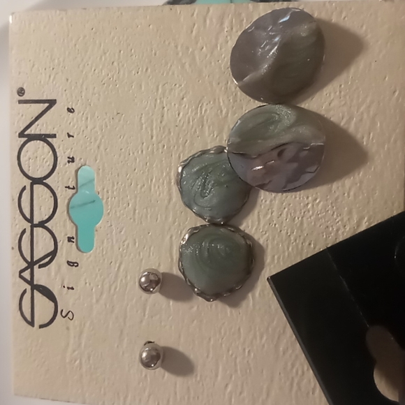 Sasson signatures vintage earrings,green/silver drop beads & beaded hoops. - Picture 4 of 7